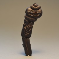 http://www.arturmoser.de/files/gimgs/th-30_King of Fools, 2018, Ebony, 8,2 x 2,6 x 1,5 cm Artur Moser front.jpg